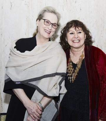 A diretora Leslee Udwin (direita), junto da atriz Meryl Streep.